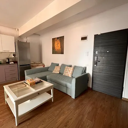 Lavand Eighteen Mamaia